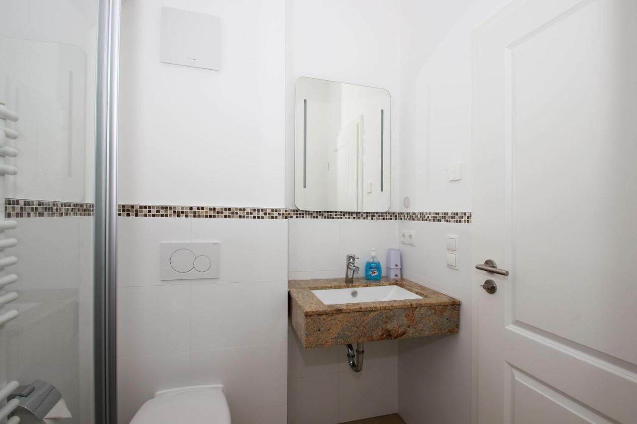 Strandresort Rex Rugia Haus 13 - FeWo 07, inklusive Sauna und Schwimmbadnutzung im AHOI Sellin Lobbe Exterior foto